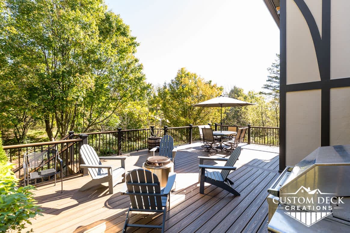 Large Trex deck on home in Plymouth, MI