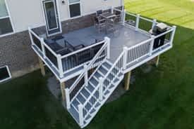 Trex Select Pebble Grey Deck with Trex Select white railing in New Hudson, Michigan